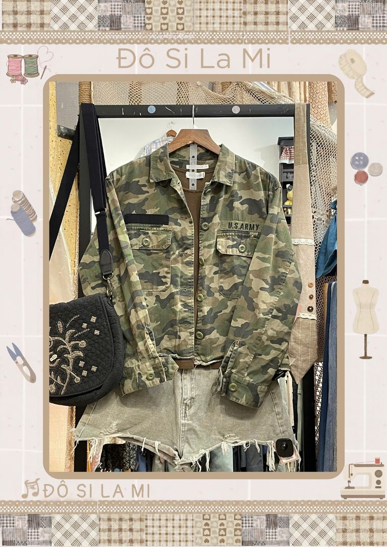 Áo khoác jacket rằn ri phối phụ kiện túi đeo chéo