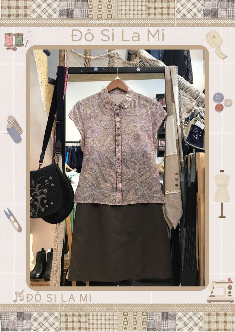Áo sơ mi họa tiết paisley tím phối chân váy nâu